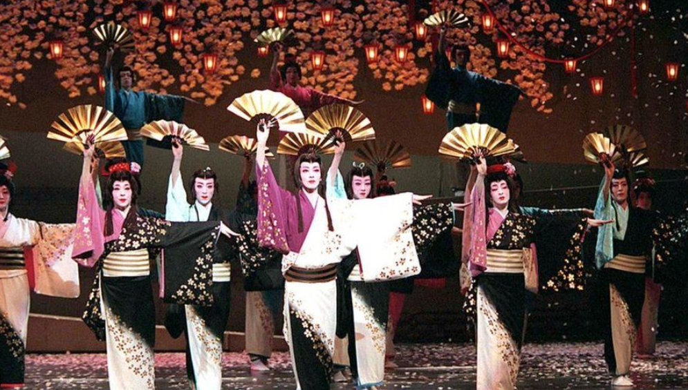 Takarazuka Revue: "Overworked" actress took her own life; Japan theater organization apologizes